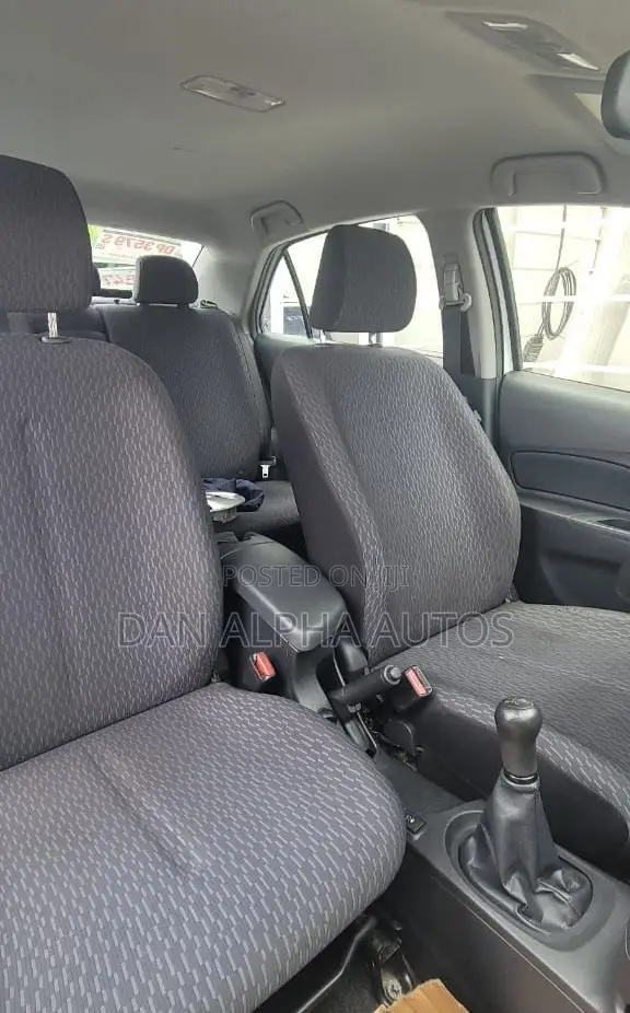 Toyota Yaris 2012 White