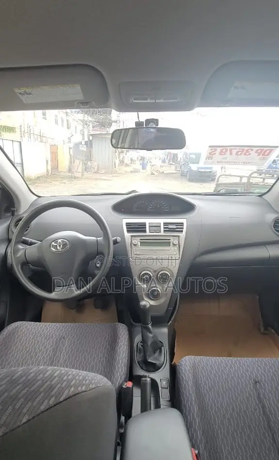 Toyota Yaris 2012 White