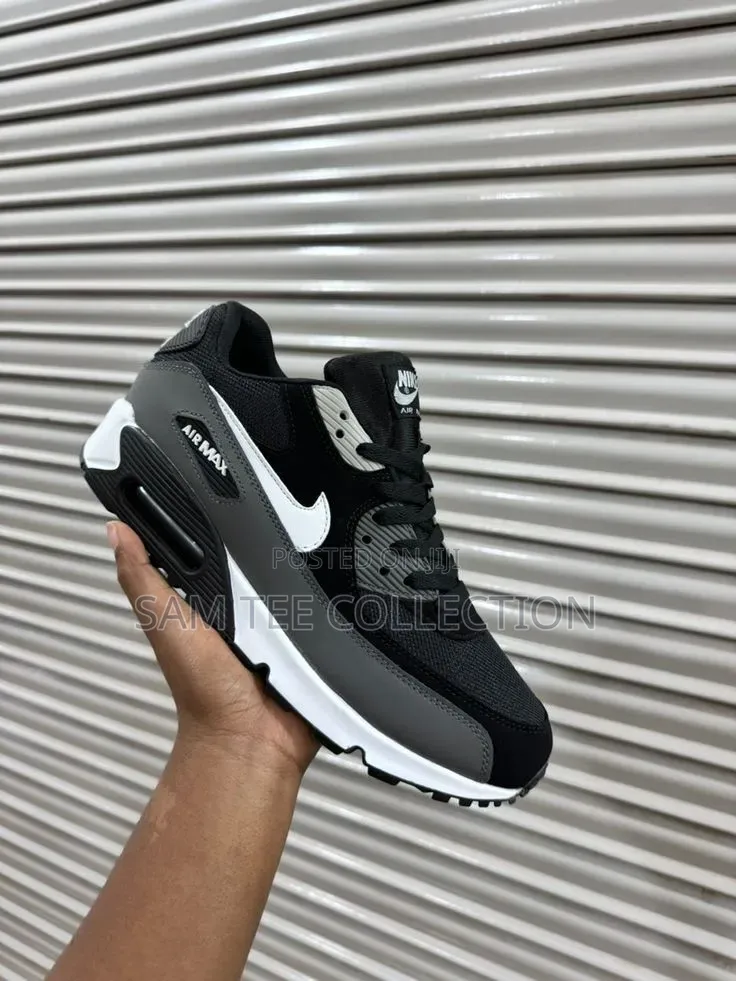 Nike Air Max 90.