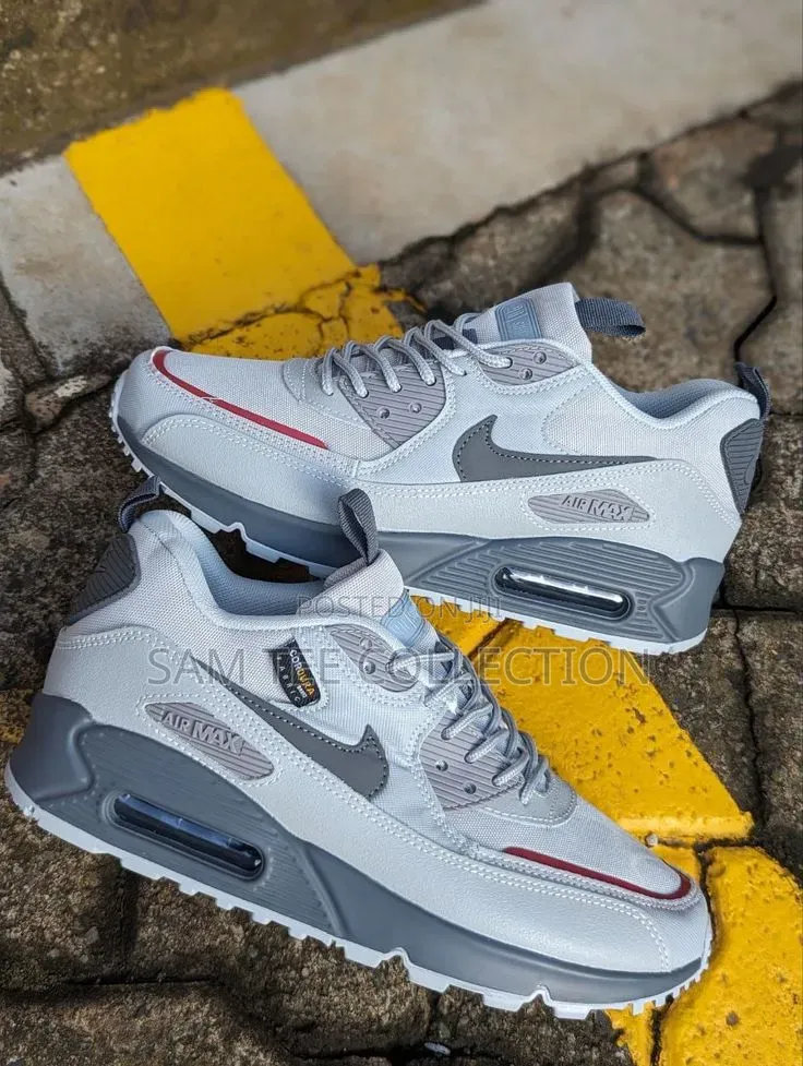 Nike Air Max 90.