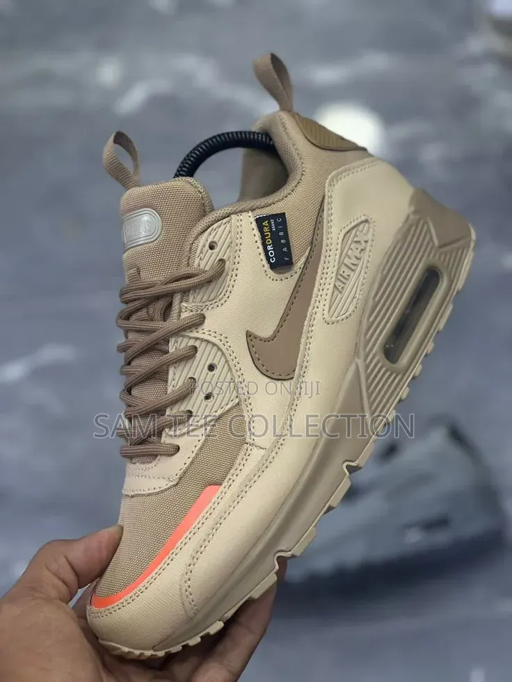 Nike Air Max 90.