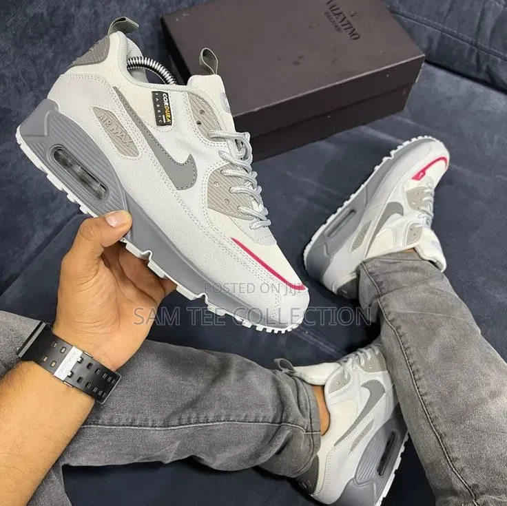 Nike Air Max 90.
