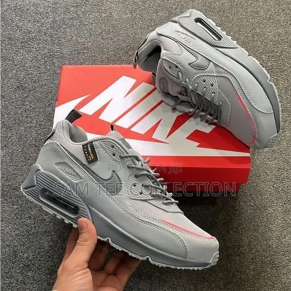 Nike Air Max 90.