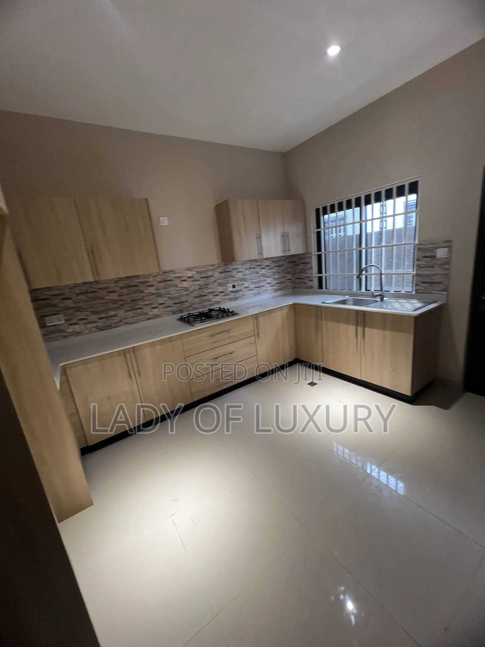 Mini Flat in Lady Of Luxury Real, Olebu for rent