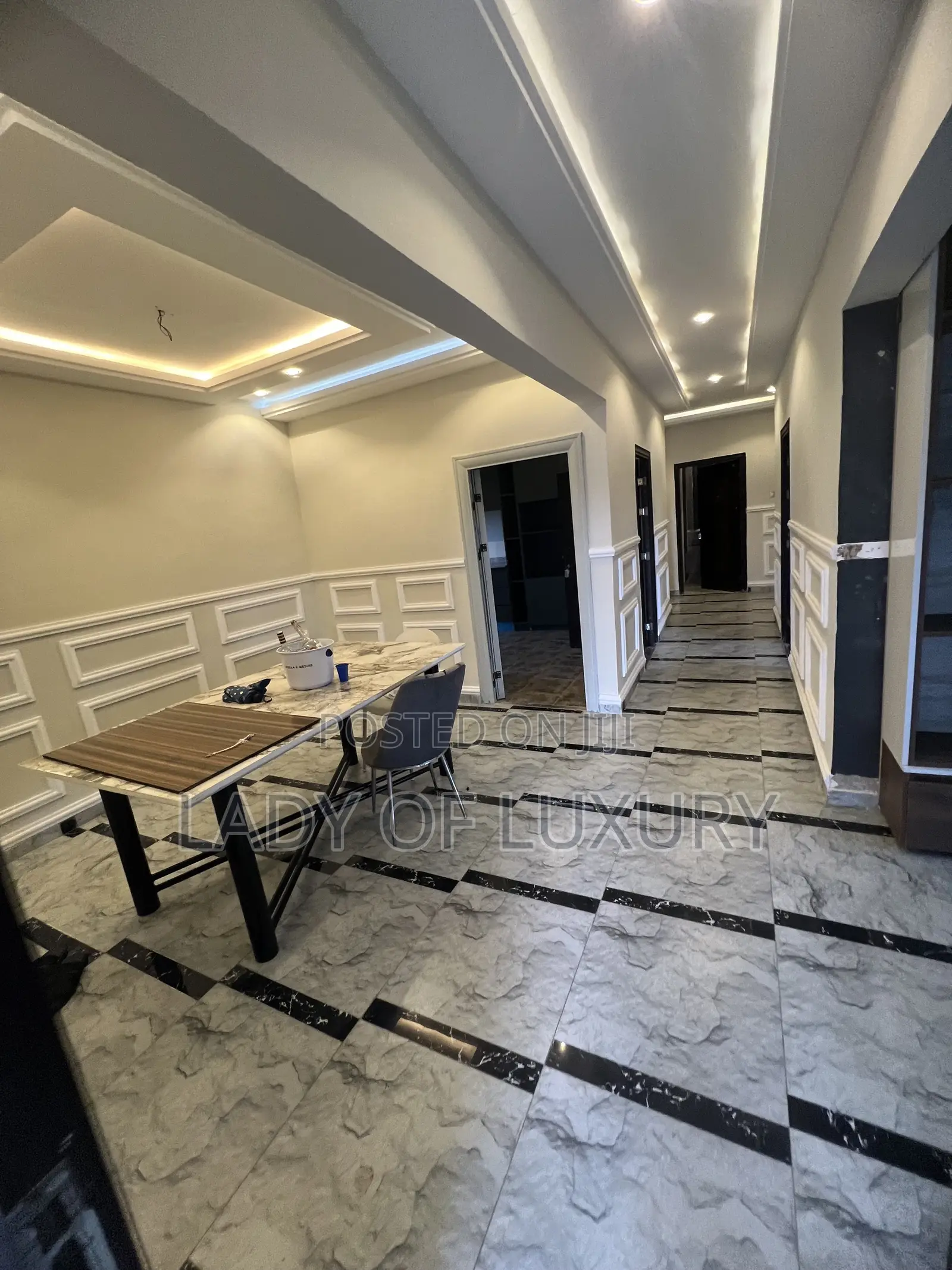 6bdrm Mansion in Lady Of Luxury Real, Olebu for sale