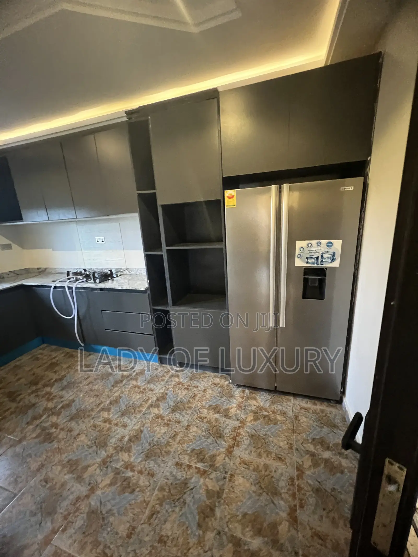 6bdrm Mansion in Lady Of Luxury Real, Olebu for sale