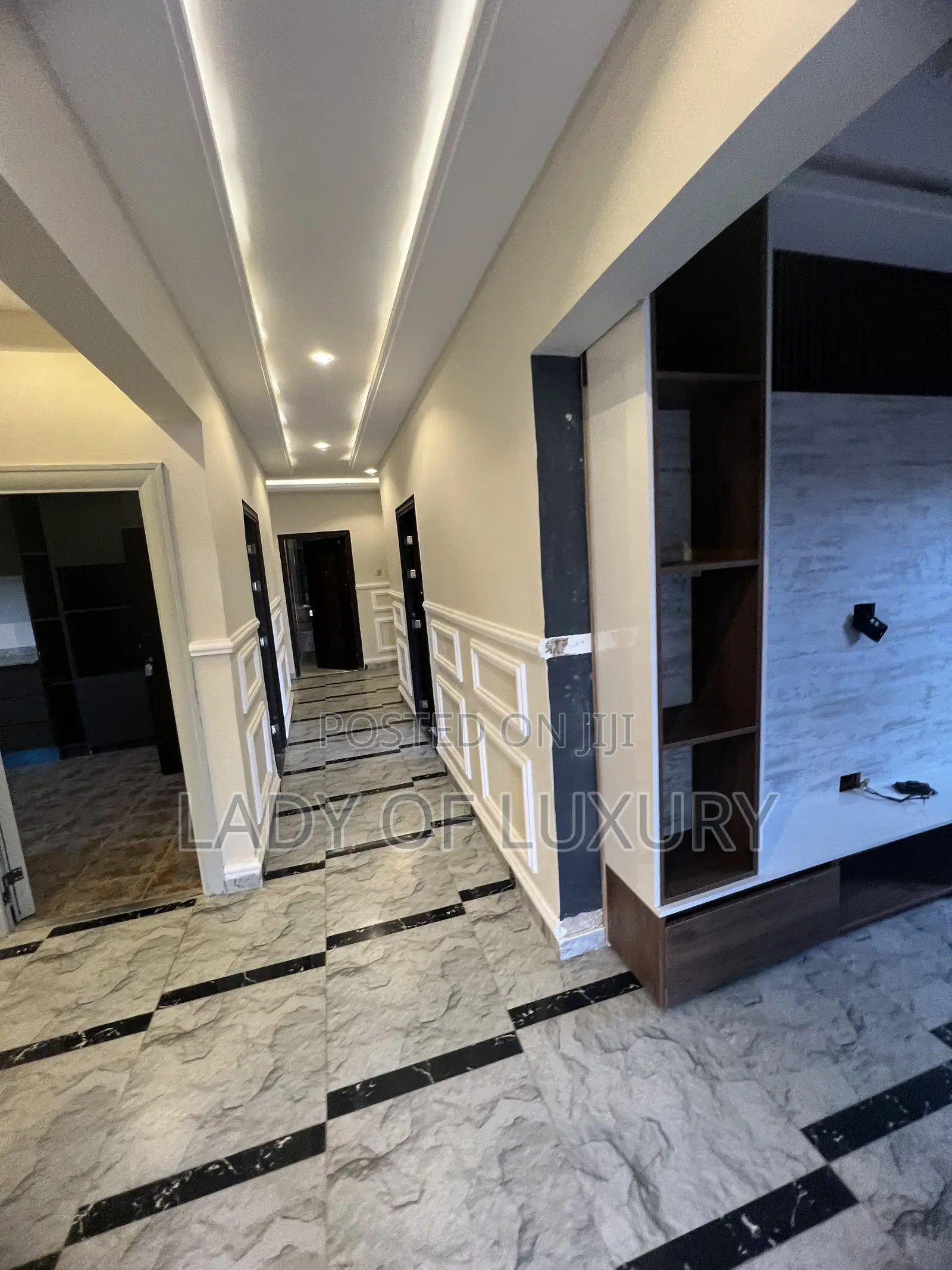 6bdrm Mansion in Lady Of Luxury Real, Olebu for sale