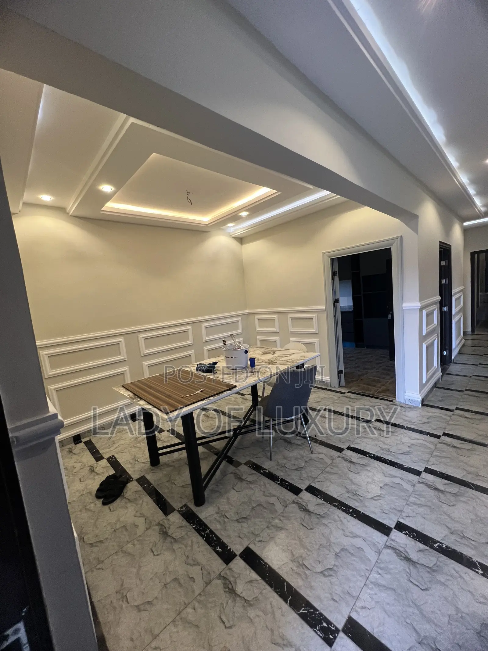 6bdrm Mansion in Lady Of Luxury Real, Olebu for sale