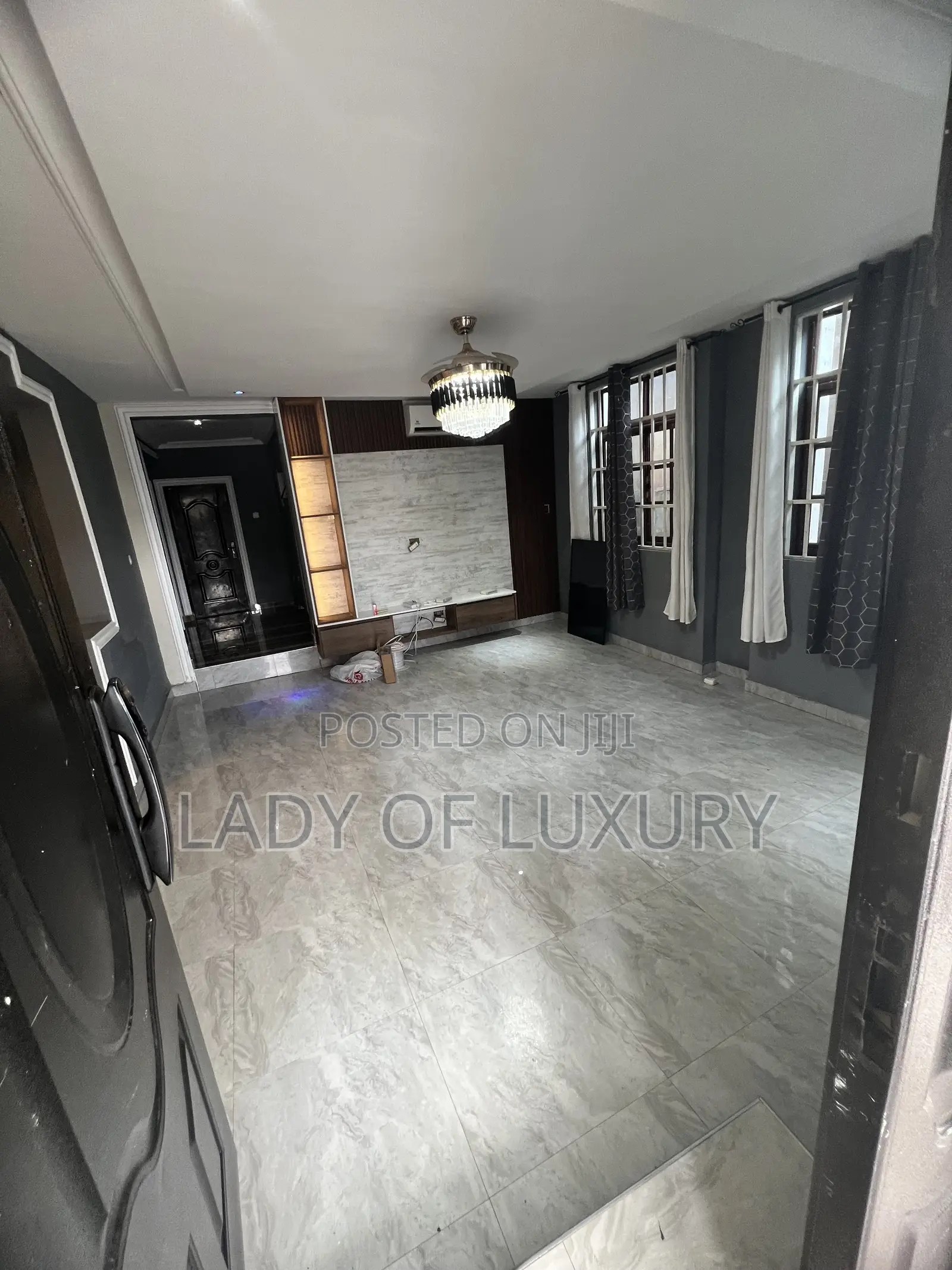 6bdrm Mansion in Lady Of Luxury Real, Olebu for sale