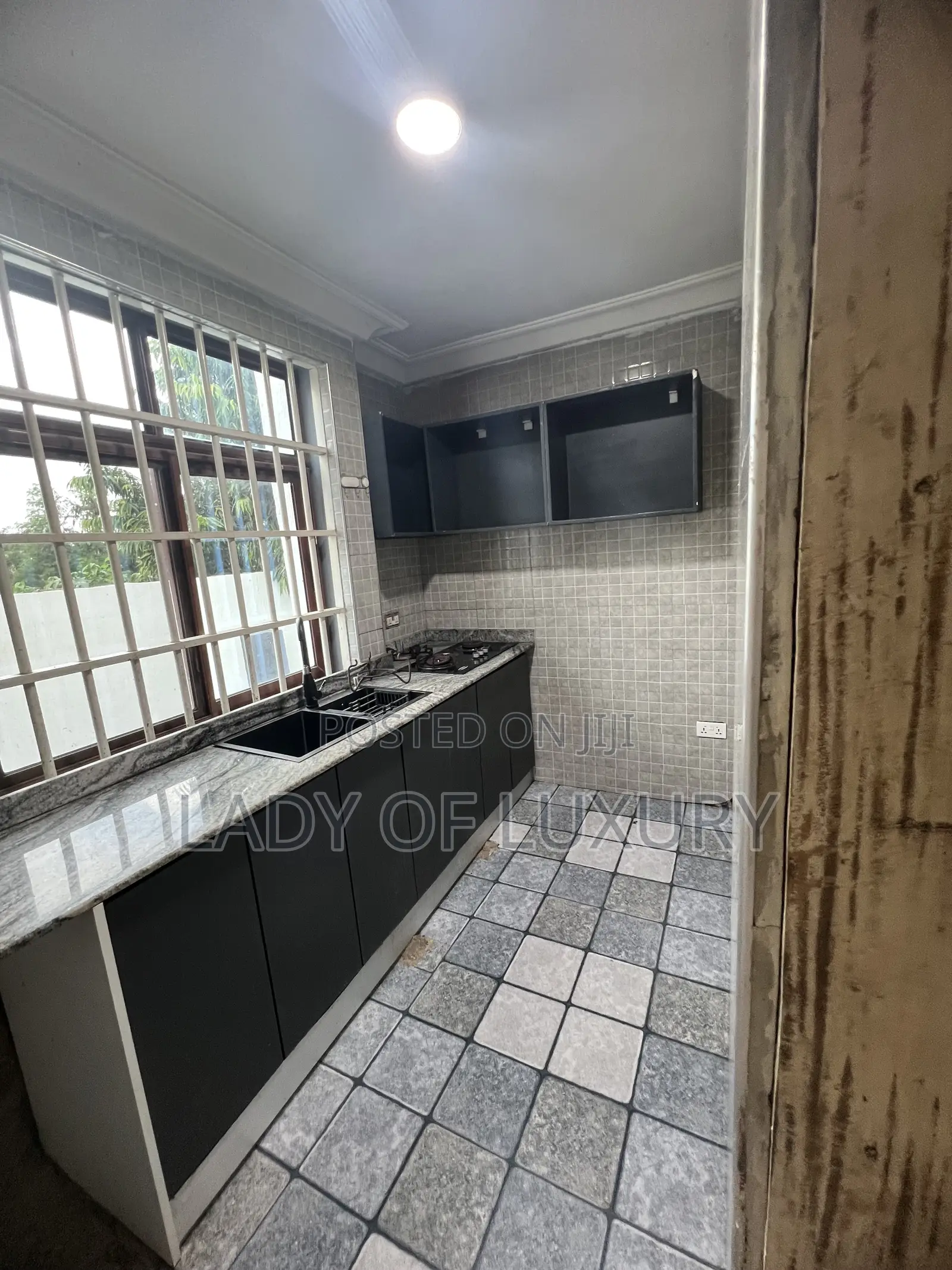 6bdrm Mansion in Lady Of Luxury Real, Olebu for sale
