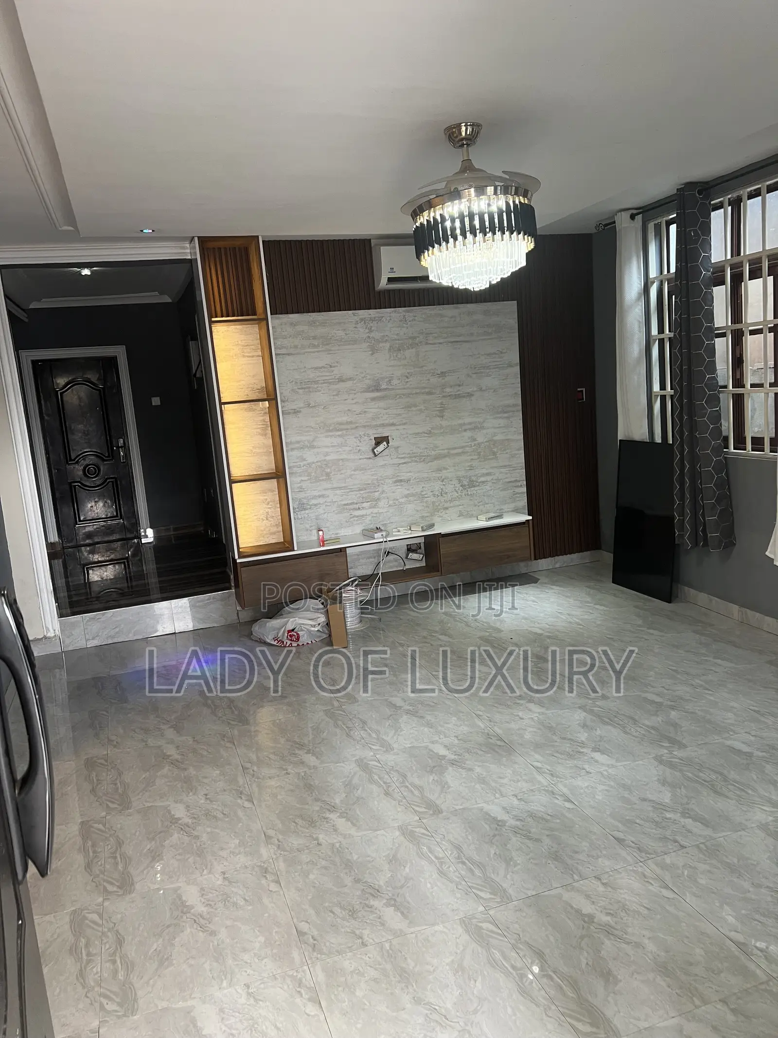 6bdrm Mansion in Lady Of Luxury Real, Olebu for sale