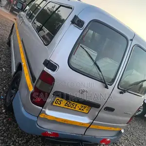 Toyota HiAce 2000 Grey