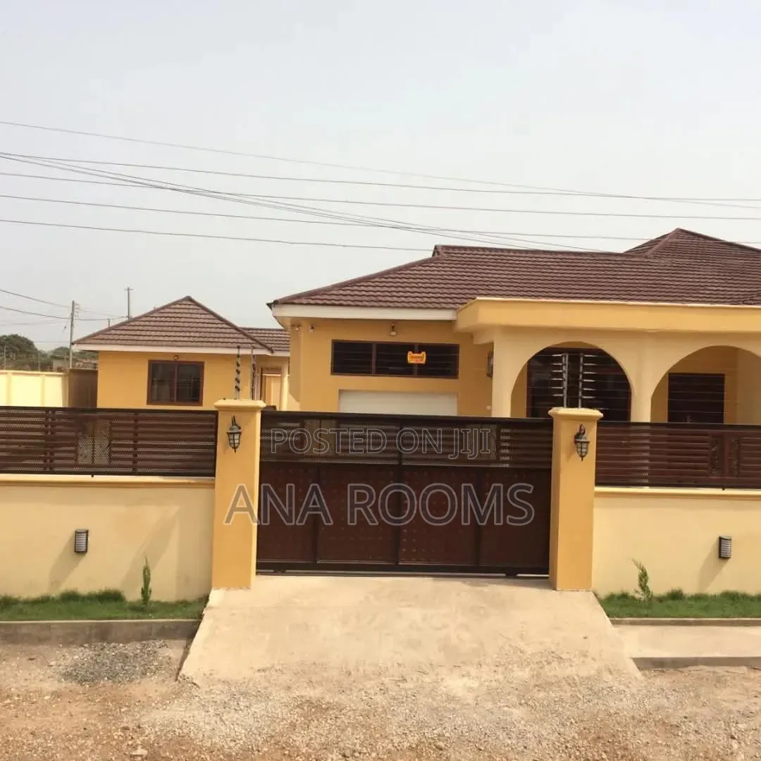 4bdrm House in Community 12, Tema Metropolitan for rent