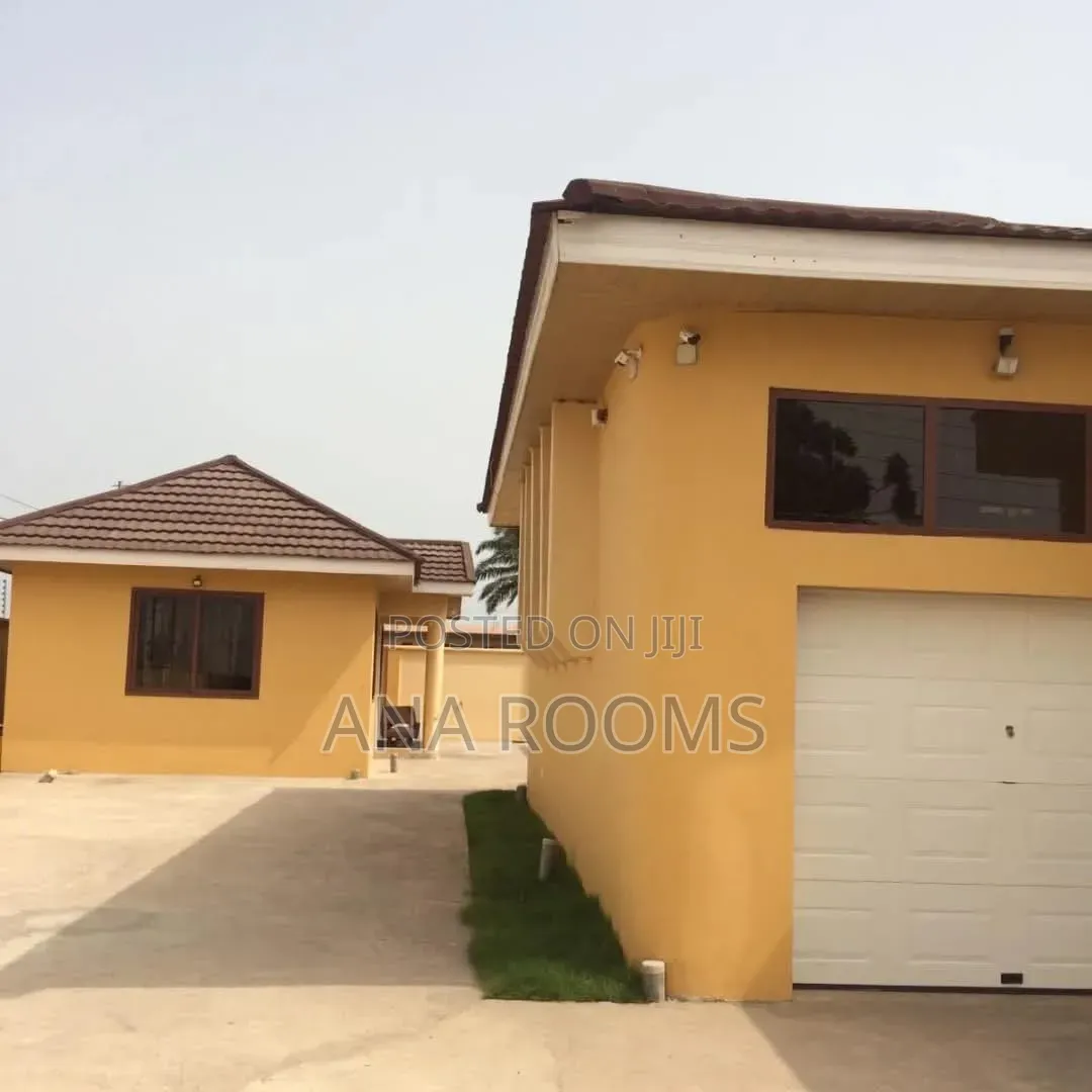 4bdrm House in Community 12, Tema Metropolitan for rent