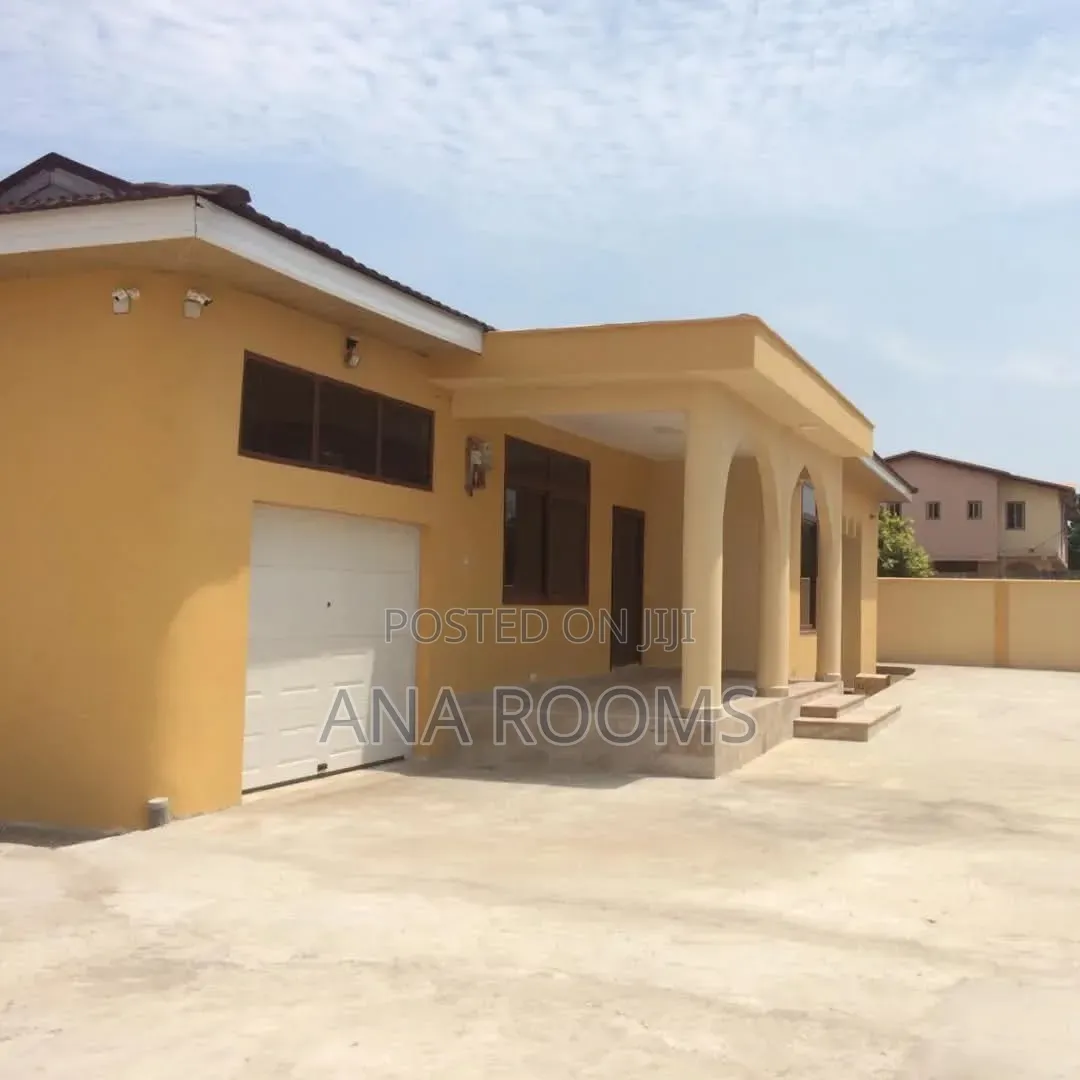4bdrm House in Community 12, Tema Metropolitan for rent