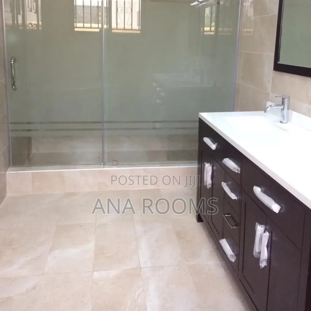 4bdrm House in Community 12, Tema Metropolitan for rent