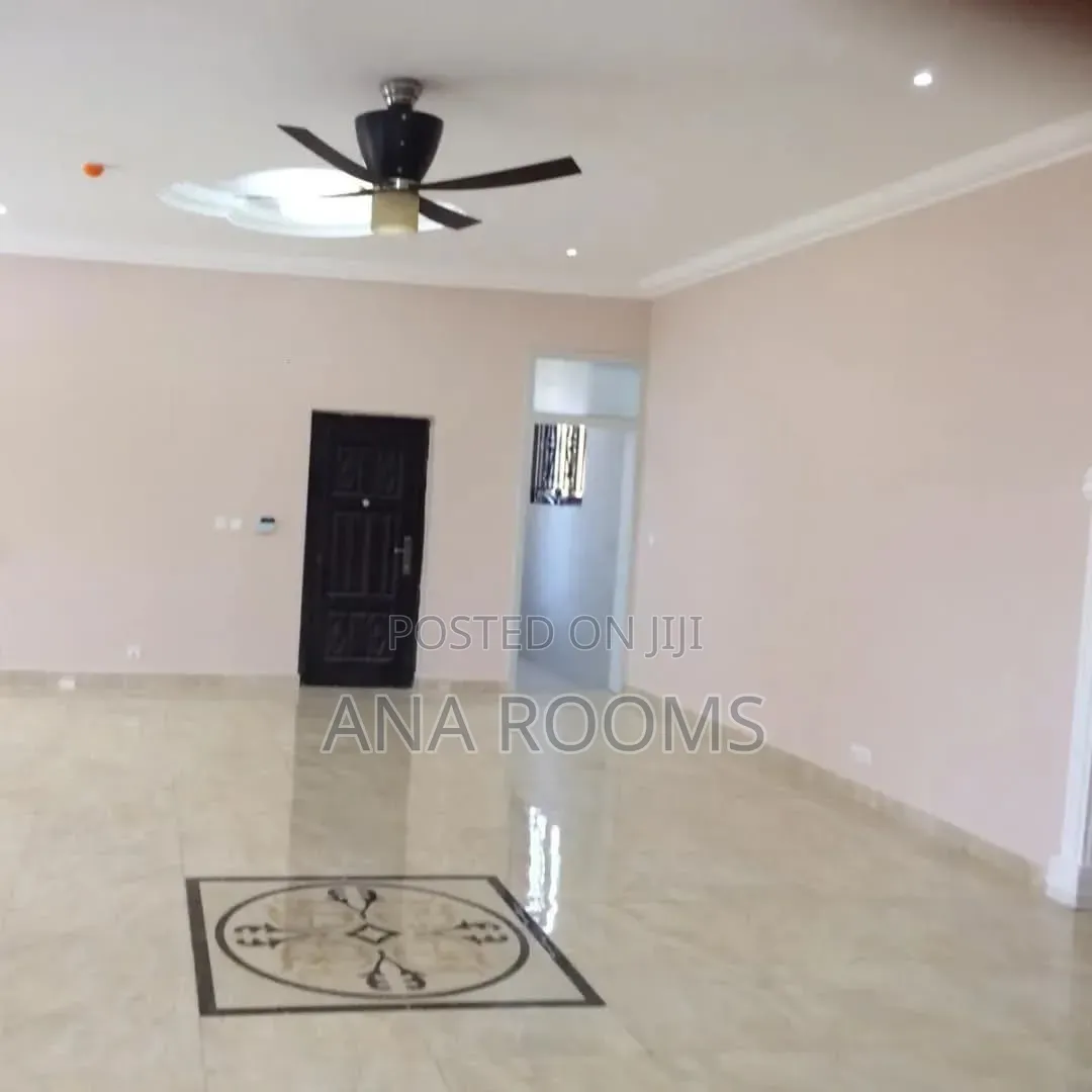 4bdrm House in Community 12, Tema Metropolitan for rent