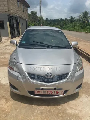 Toyota Yaris 2022 Silver