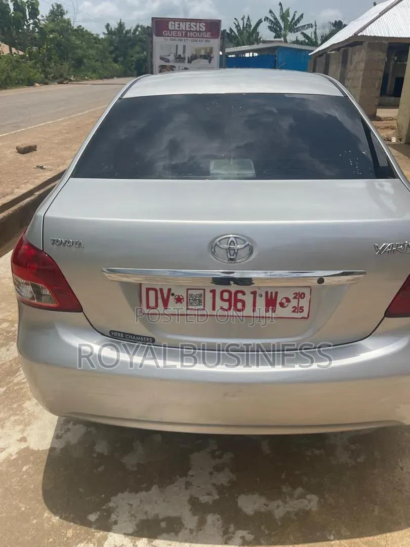 Toyota Yaris 2022 Silver