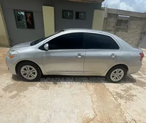 Toyota Yaris 2022 Silver