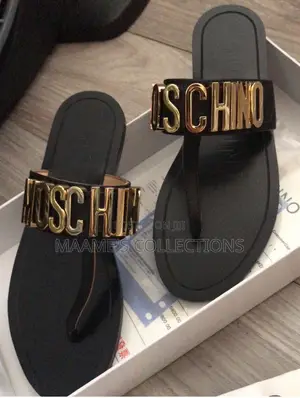 Women’S Moschino Thong Sandals / Sippers ( It Comes With a Box)