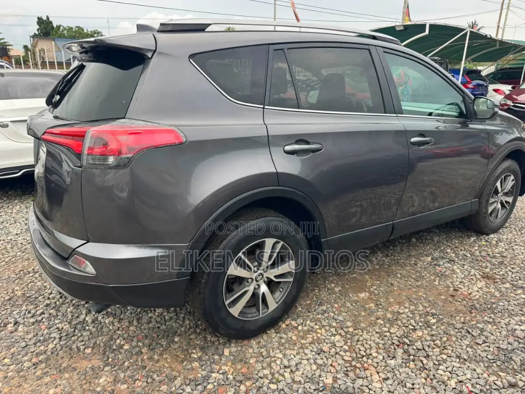Toyota RAV4 2017 Gray