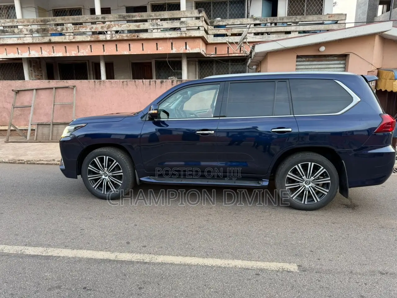 Lexus LX 2019 Blue