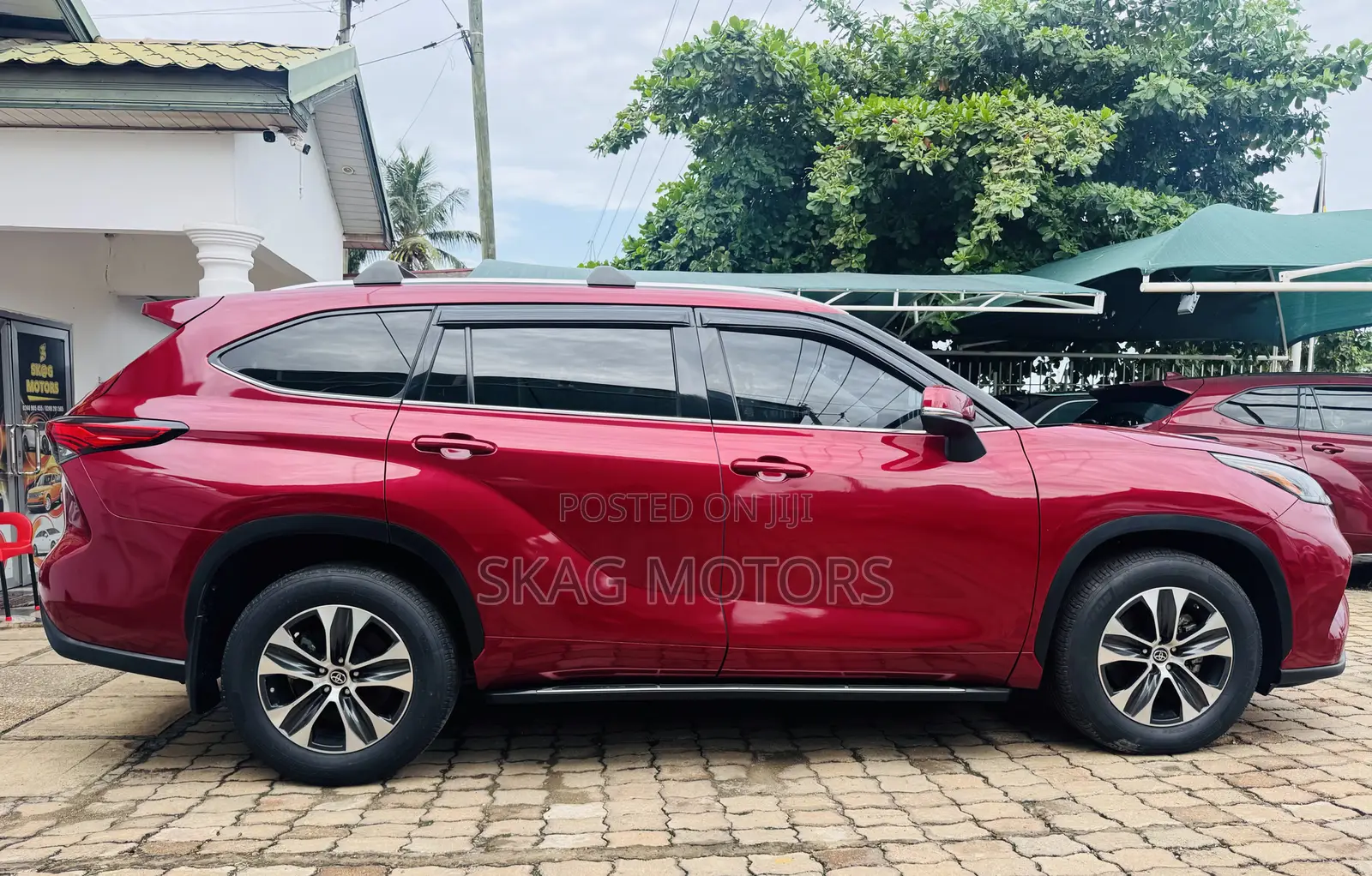 Toyota Highlander XLE 2021 Red