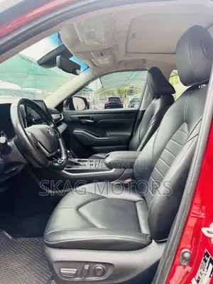 Toyota Highlander XLE 2021 Red