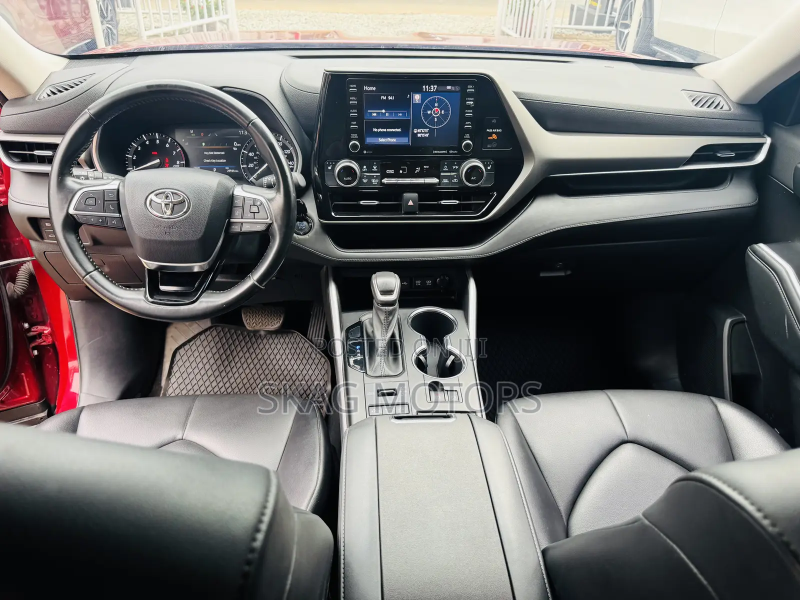 Toyota Highlander XLE 2021 Red