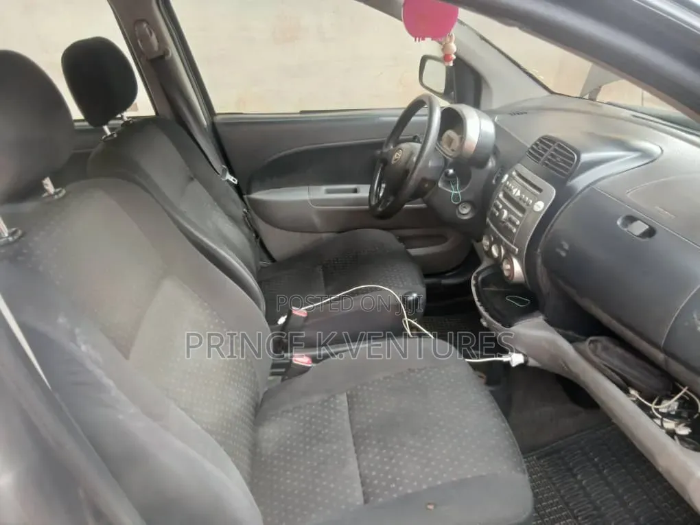 Toyota Passo 1.0 AWD 2011 Black
