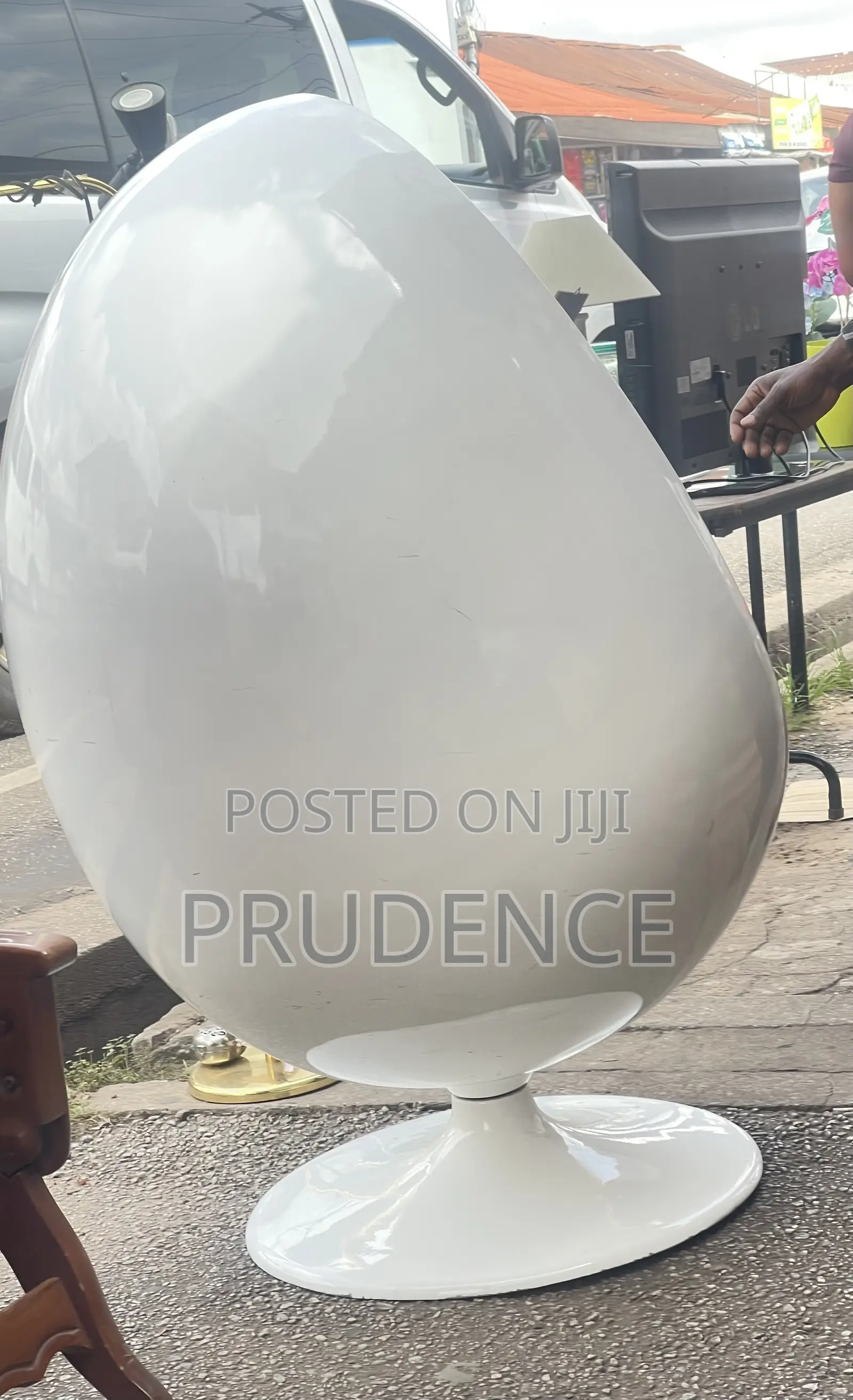 Egg Chair With Bluetooth Connectivity