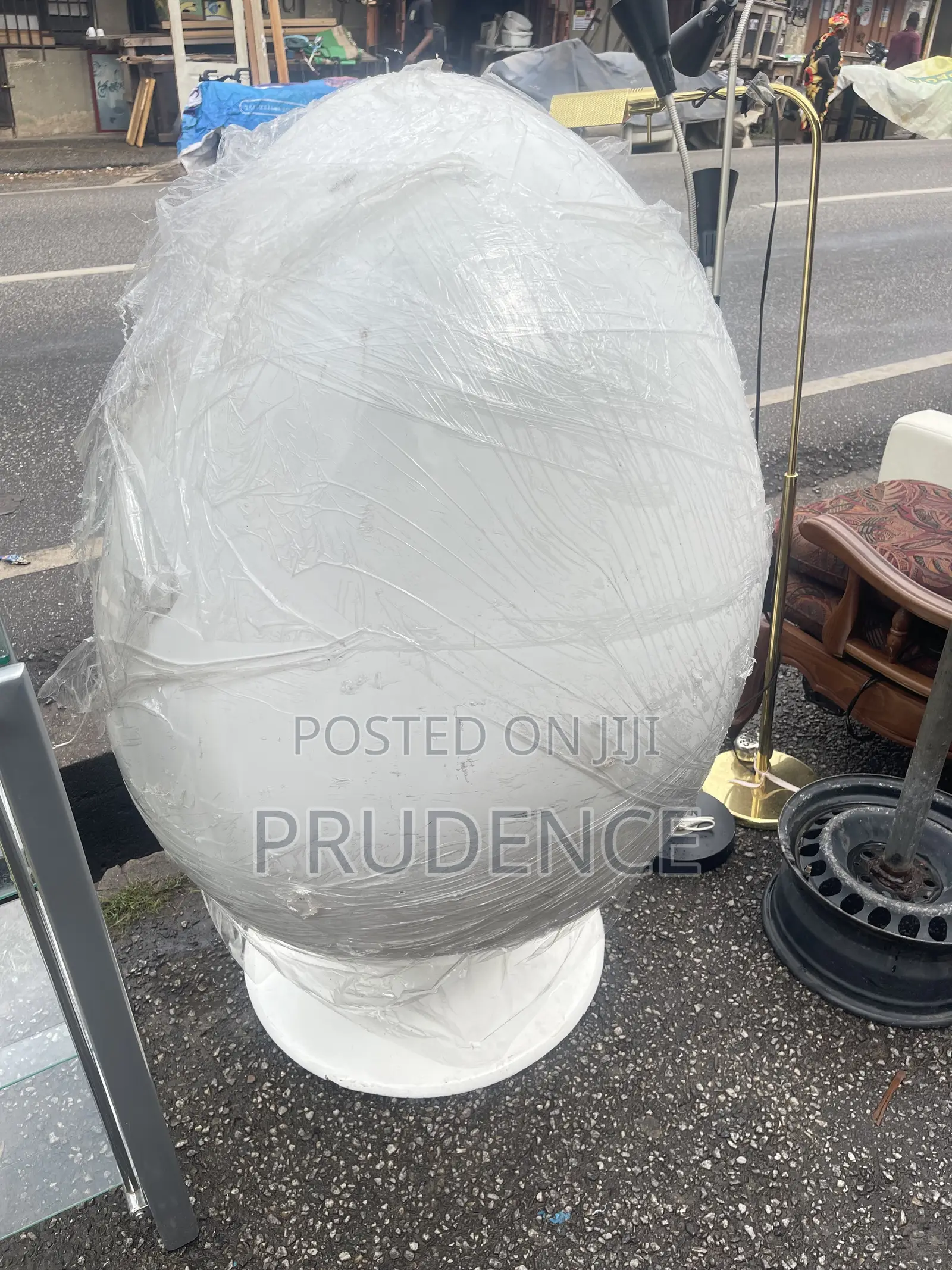Egg Chair With Bluetooth Connectivity