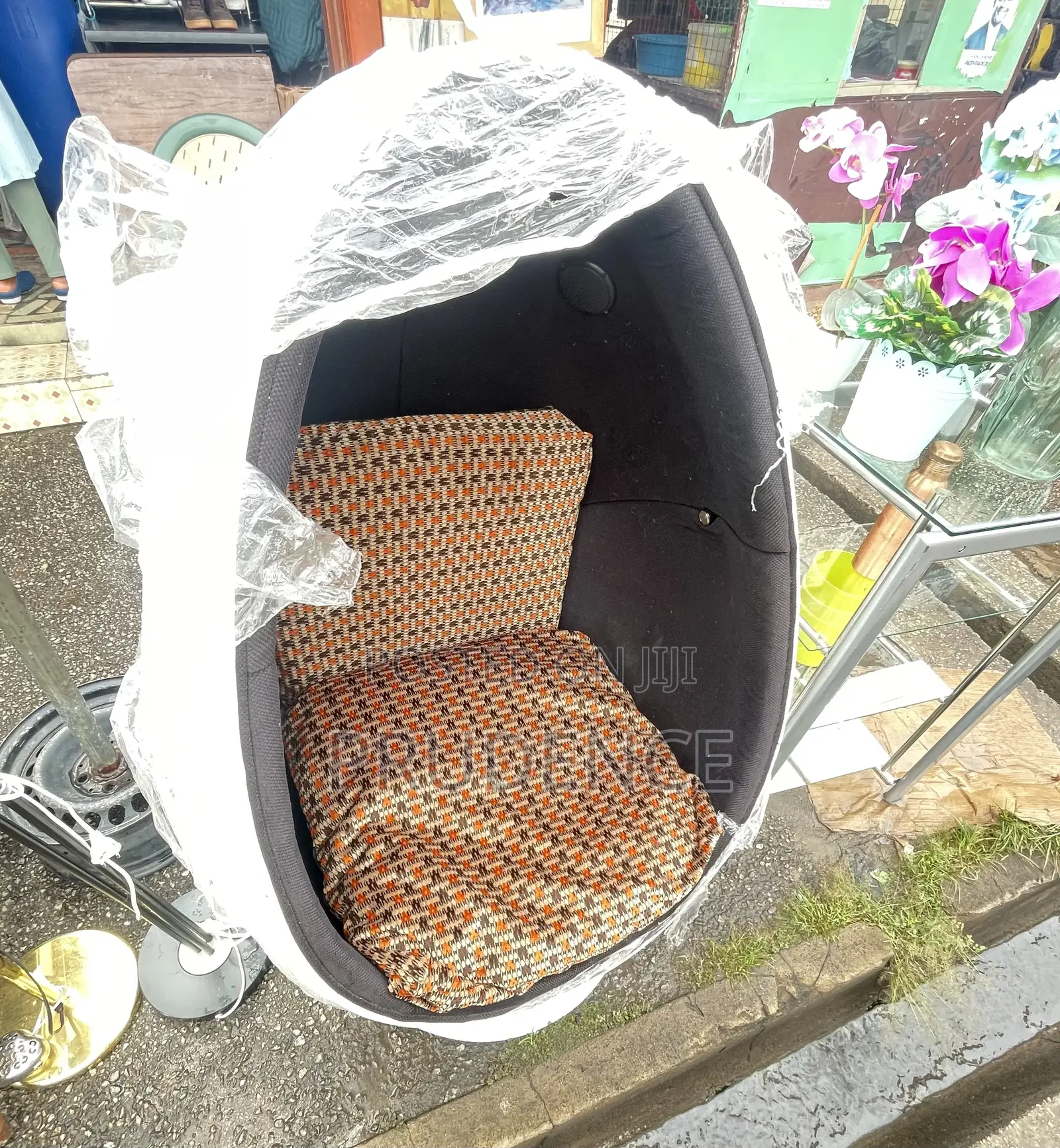 Egg Chair With Bluetooth Connectivity