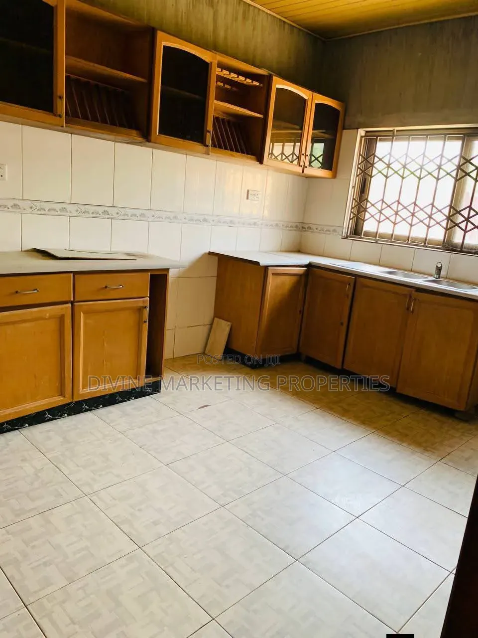 5bdrm House in Abokobi Boi for sale