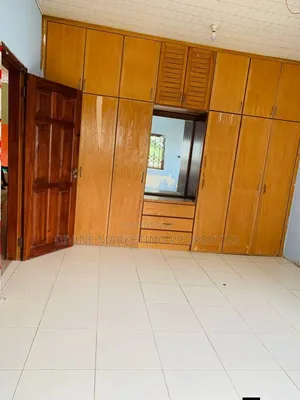 5bdrm House in Abokobi Boi for sale
