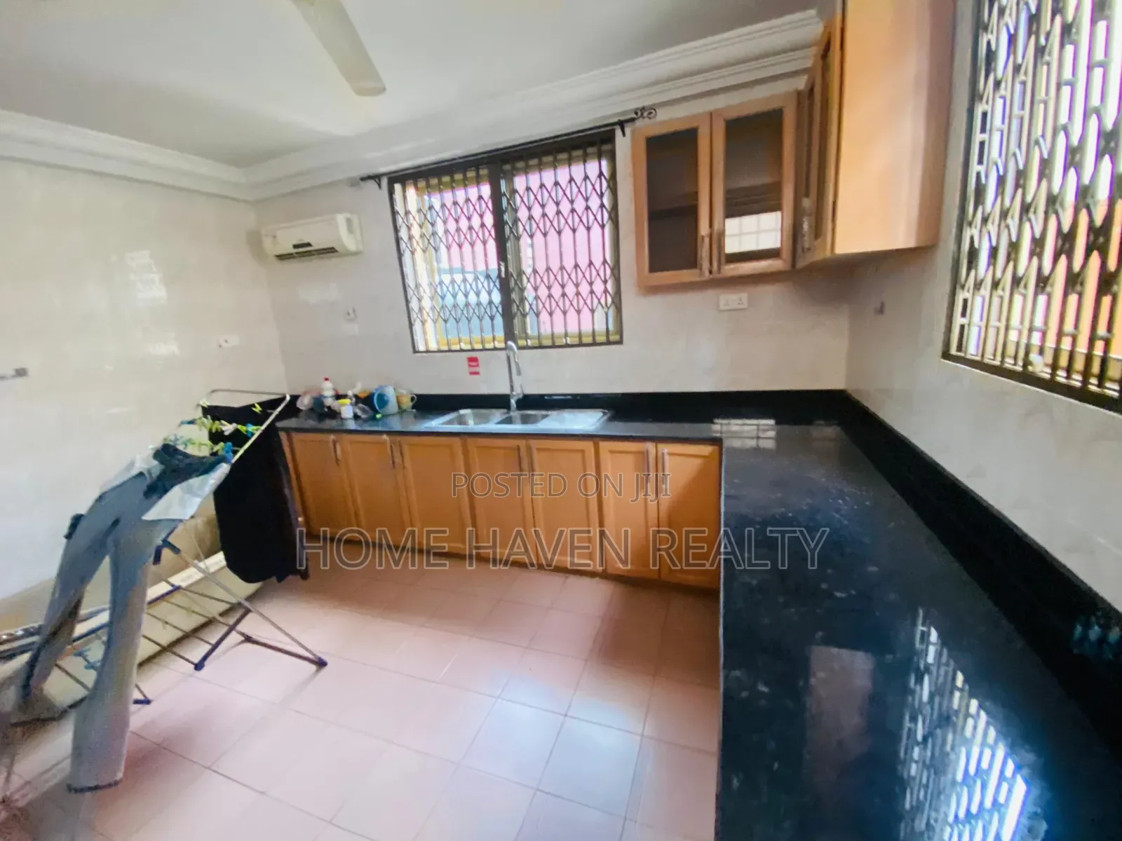 8bdrm House in East Legon, Police Station for rent