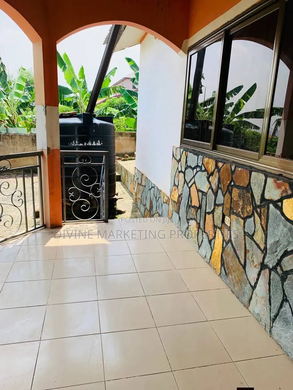 5bdrm House in Abokobi Boi for sale