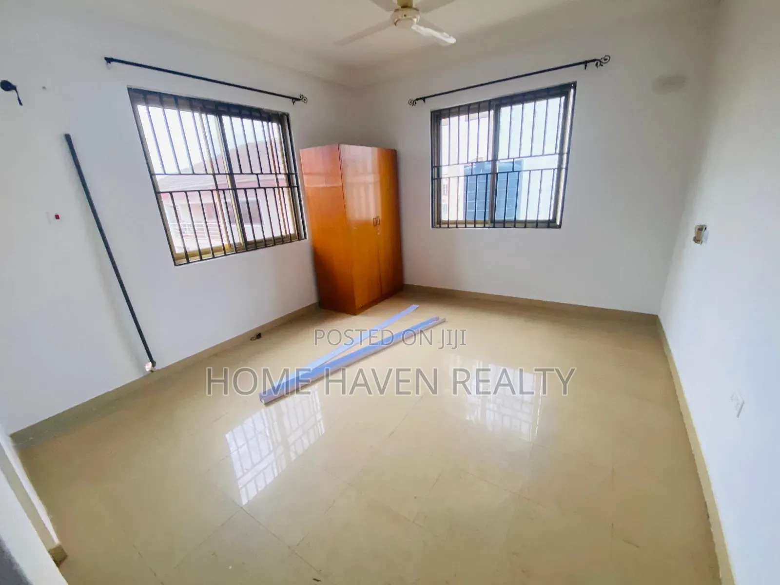 8bdrm House in East Legon, Police Station for rent