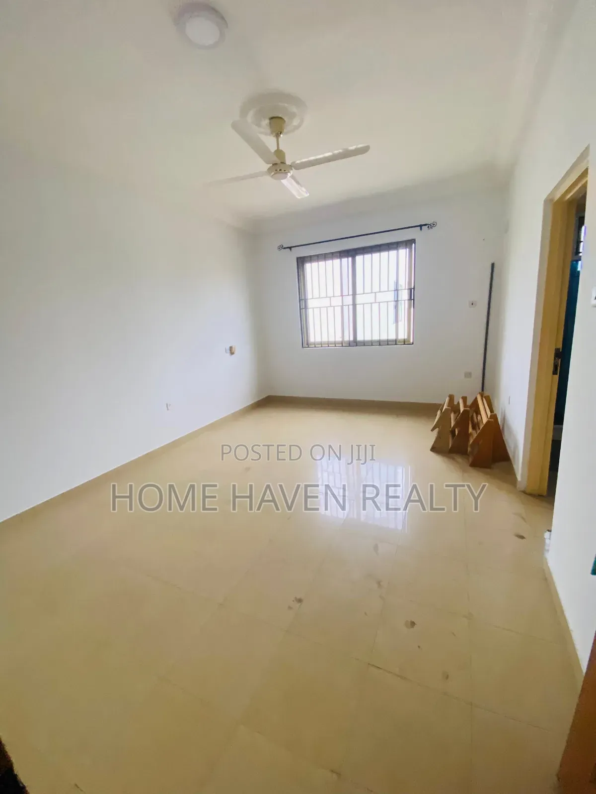 8bdrm House in East Legon, Police Station for rent