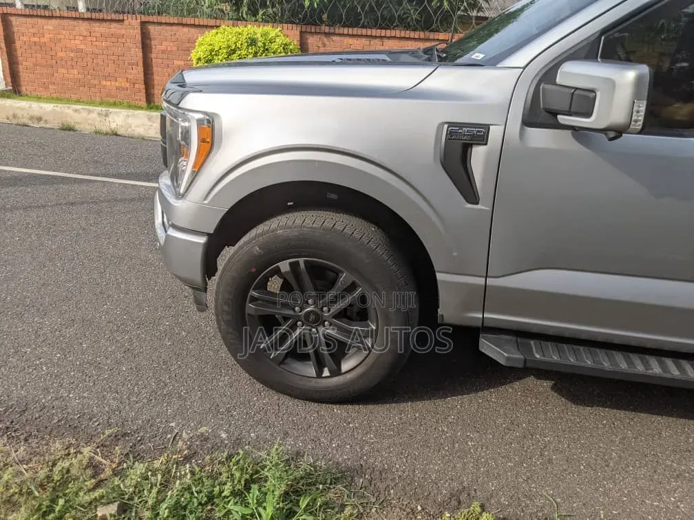 Ford F-150 LARIAT 2022 Gray