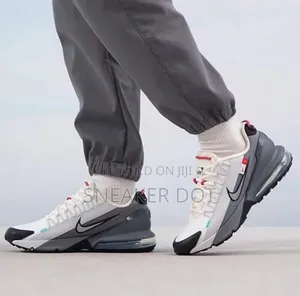 Nike Airmax Plus Roam Summit