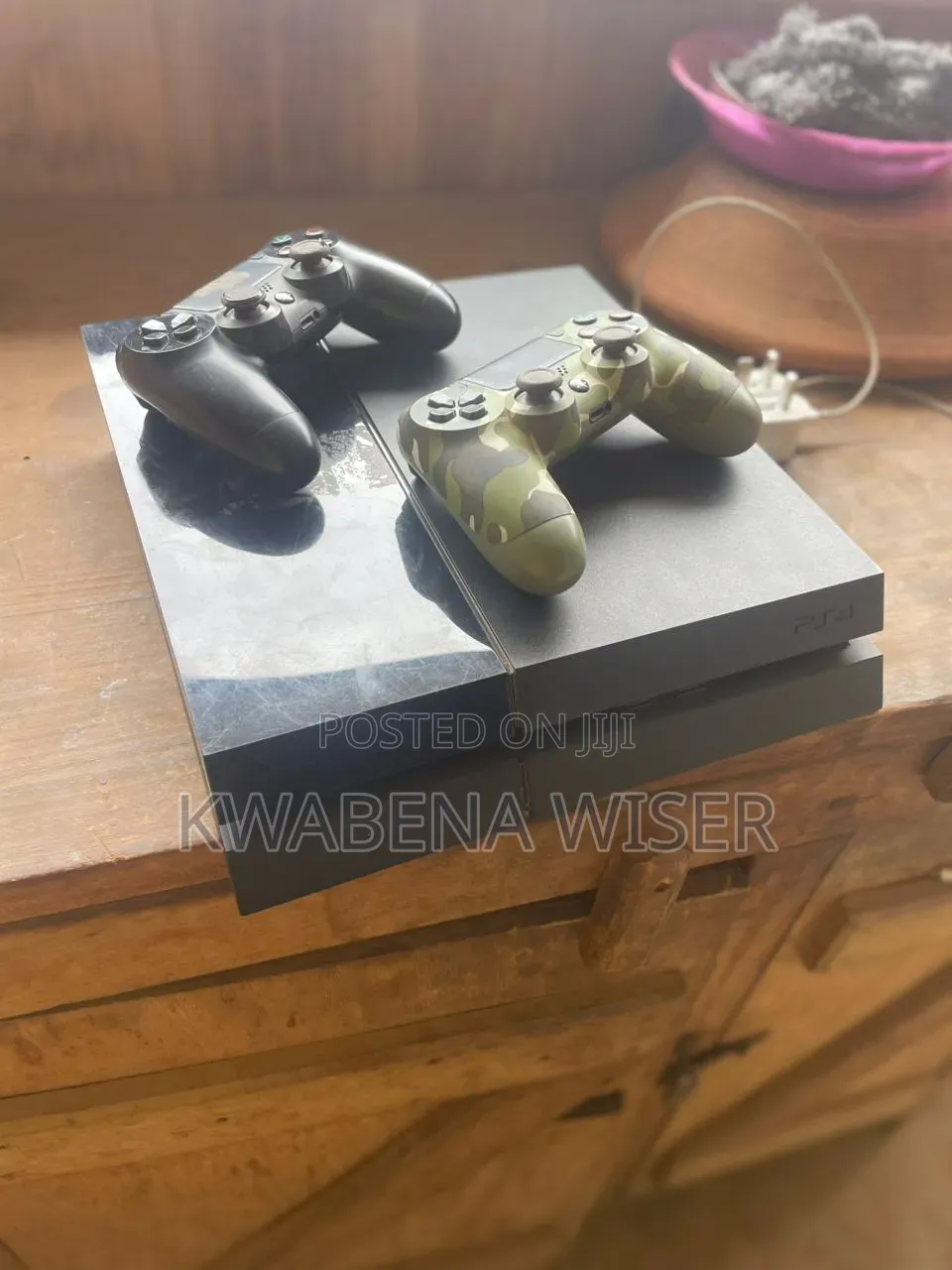 Ps4 Console With 2 Comtrollers and 7 Games