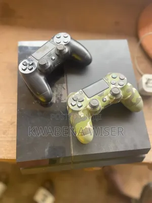 Ps4 Console With 2 Comtrollers and 7 Games