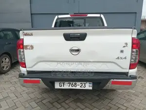 Nissan Navara 2022 White