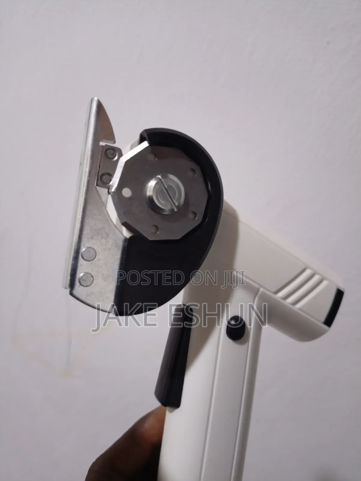 Electric Rotary Fabric Cutter