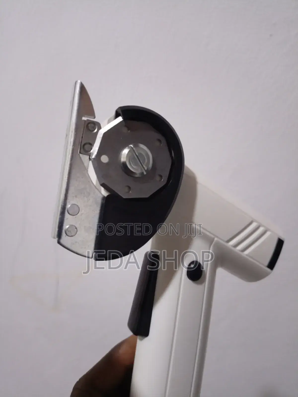 Electric Rotary Fabric Cutter
