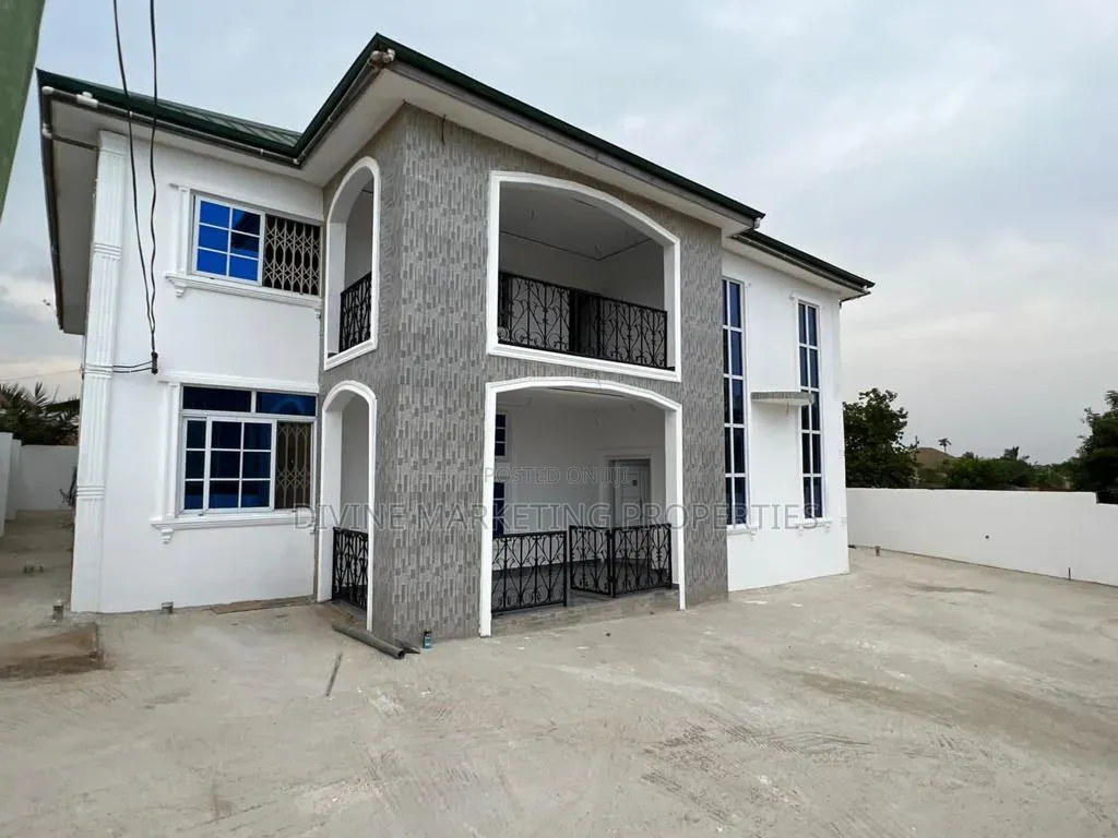 6bdrm House in Kasoa / Amanfrom, Adam Nana for sale