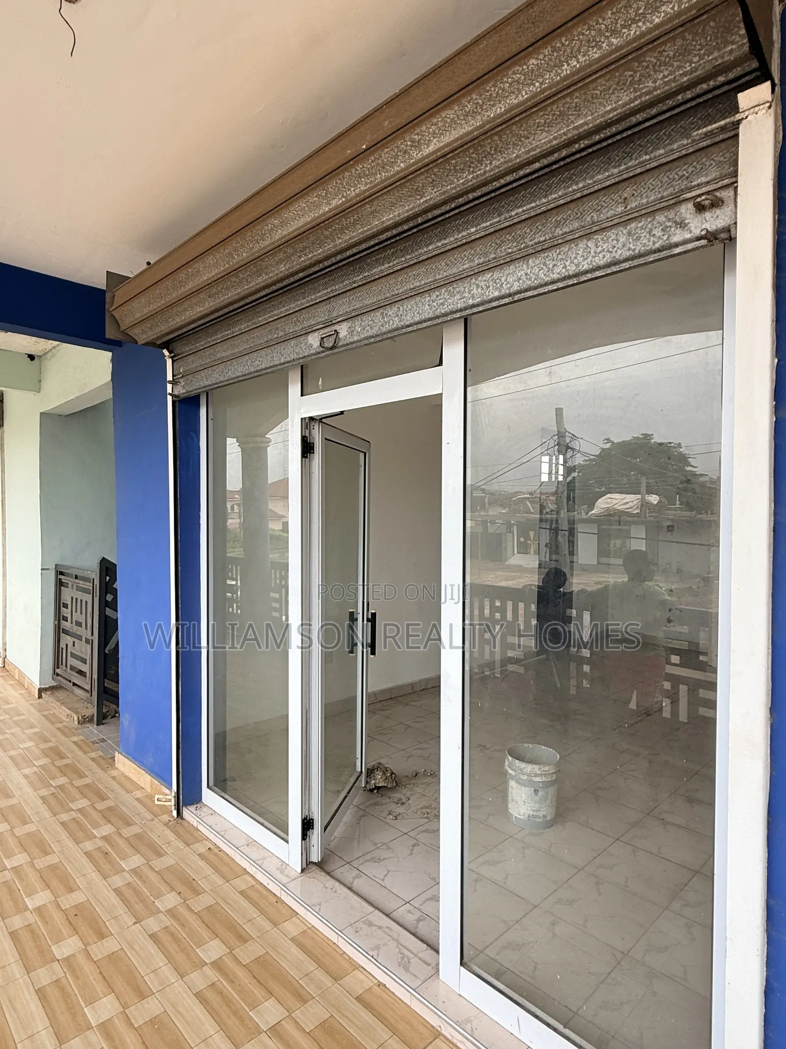 Spacious Shop/Store/Office Space/Showroom Wit an Extra Office,Spintex