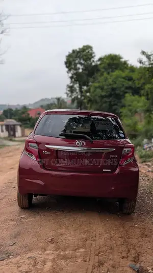 Toyota Vitz 1.5 FWD 5dr 2015 Maroon